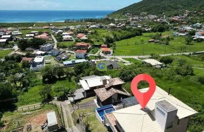 Excelente casa semi-mobiliada à venda na praia da gamboa, em garopaba.