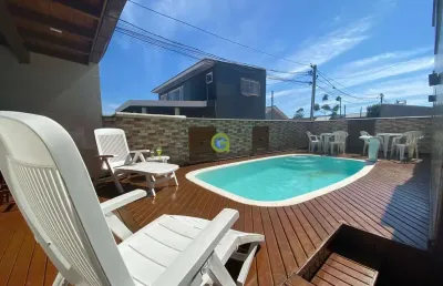 Casa de esquina com piscina e edícula na passagem do maciambu, palhoça