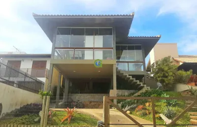 Excelente casa à venda no lot. jardim panorâmico, centro de garopaba.