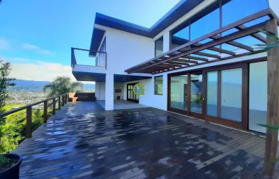 Magnífica casa alto padrão em condomínio fechado na praia da silveira, em garopa