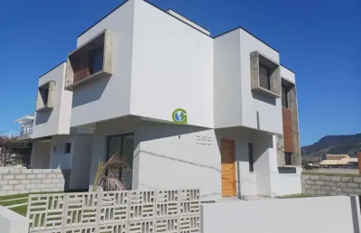 Ótimo sobrado à venda no bairro areias de palhocinha em garopaba!