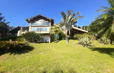 Magnífica casa alto padrão na praia da silveira, em garopaba.