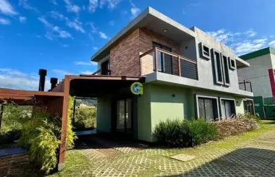 Excelentes sobrados em condomínio no bairro ambrosio em garopaba!