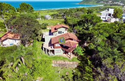 Residência paradisíaca: vista panorâmica para o mar, campo e natureza em ambient
