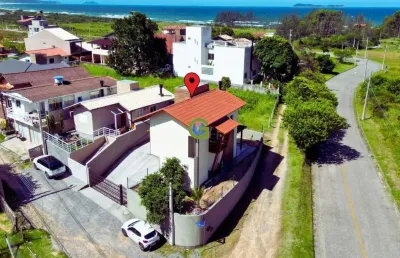 Casa de dois quartos com suítes e vista para o mar na praia da gamboa
