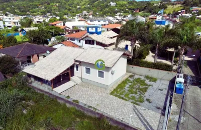 Excelente casa na praia da gamboa à 350 metros do mar.
