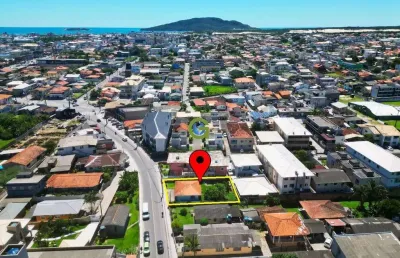 Casa com terreno de 360 ​​m² à venda na praia dos ingleses, a 1.900m do mar!