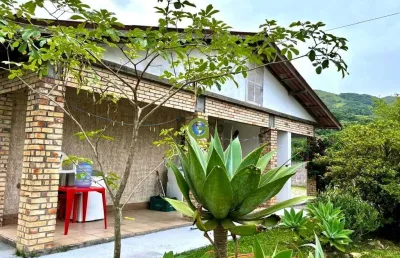 Casa com 3 aptos de 1 dormitório em terreno amplo – paulo lopes