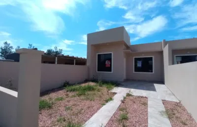 Casa nova de alto padrão. apta a financiamento bancário. próximo ao mar