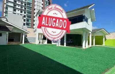 Oportunidade no centro-  casa ampla com 344 m2 em amplo terreno com 725,00m² disponivel para venda ou locação