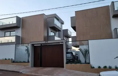 Sobrado novo, lindo com 150 m útil em condomínio na região da fag