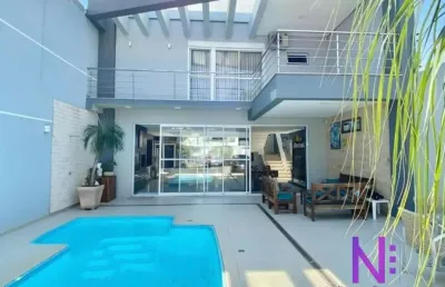Sobrado  no  recanto tropical com  piscina, 211m² útil .