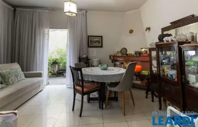 Casa com 2 quartos à venda na Rua Sumidouro, Pinheiros, São Paulo