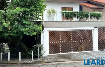Casa com 3 quartos para alugar na Rua Turi, Vila Madalena, São Paulo