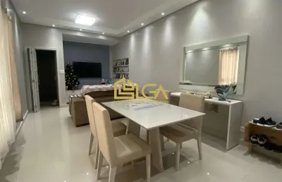Apartamento de 3 dormitórios todo reformado à venda no gonzaga