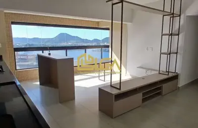Vista privilegiada e qualidade de vida na ponta da praia – locação imperdível!