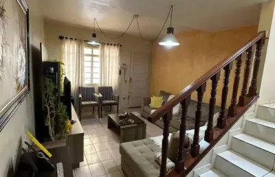 Sobrado  otima localizaçao com 150 m² 2 dormitorios e 2 vagas de garagens
