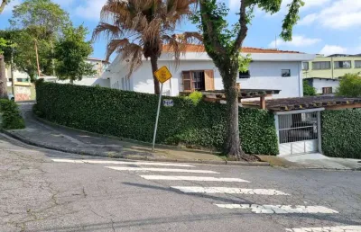 Casa com 192 m² 2 dormitorios sendo 2 banheiros e 4 vagas de gargens