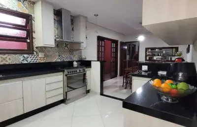 Sobrado 208 metros 3 dormitorios sendo 3 suites 2 vagas de garagens