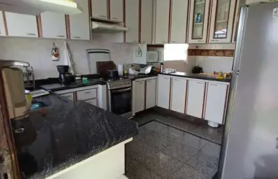 Sobrado 230 m² 4 dormitorios sendo 1 suite e 4  vagas de garagens