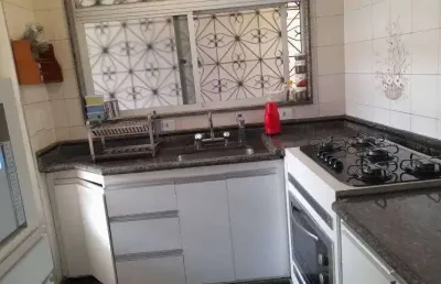 Sobrado com 166 m² dormitorios sendo 1 suite e 2 vagas de garagens