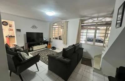 Sobrado com 161 m² 3 dormitórios sendo 1 suíte 2 vagas de garagens