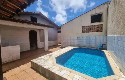 Casa com piscina na praia grande, bem localizada!!!