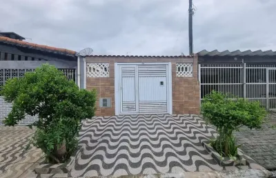 Casa com 02 dormitórios no caiçara, á 400 metros da praia!!!