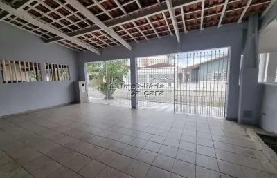 Casa com 02 dormitórios, com edícula independente á 200 metros!!!