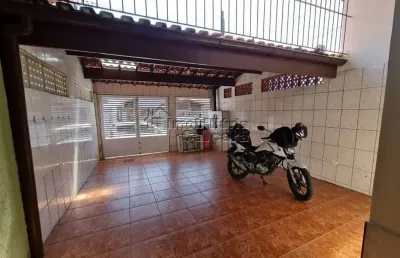 Casa 02 dormitórios no caiçara, á 500 metros da praia
