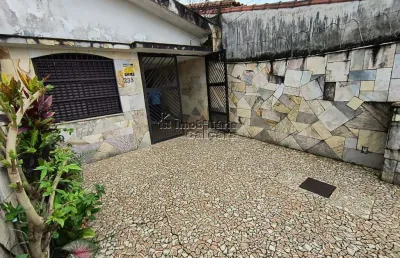 Casa com 02 dormitórios, no jardim imperador á 200 metros da praia!!!