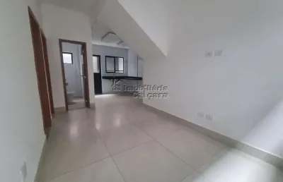 Casa com 02 dormitórios em condomínio fechado, com piscina e churrasqueira!!!