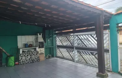 Casa com 02 dormitórios, no jardim real á 200 metros da praia!!!