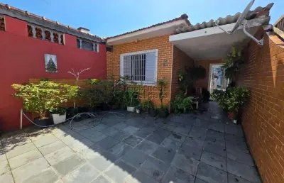 Casa com 02 dormitórios, no caiçara á 200 metros da praia