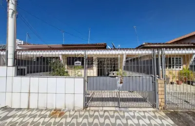 Oportunidade no jardim real, casa com 02 dormitórios á 200 metros da praia