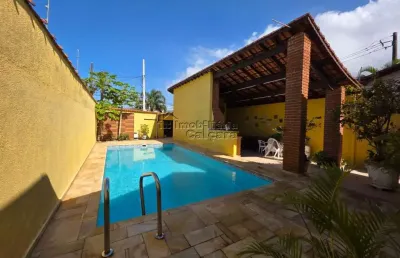 Casa com 04 dormitórios, com piscina, á 100 metros da praia no solemar!!!