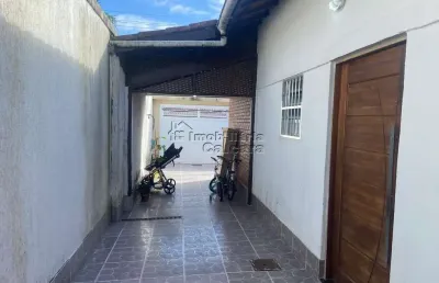 Casa com 03 dormitórios no jardim imperador, á  500 metros da praia!