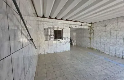 Casa á venda no maracanã, á 400 metros da praia, vem conhecer!