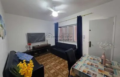 Apartamento com 02 dormitórios, no centro do caiçara, á 100 metros da praia!