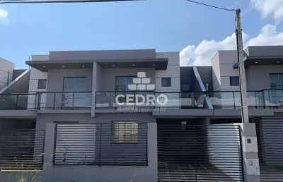 Sobrado com 3 quartos, sendo 1 suíte, no jardim carvalho