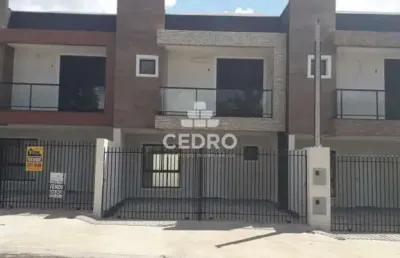 Sobrado com 3 quartos, sendo 1 suíte, no jardim carvalho
