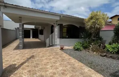 Casa com 3 quartos à venda na Rua Iririú, Iririú, Joinville