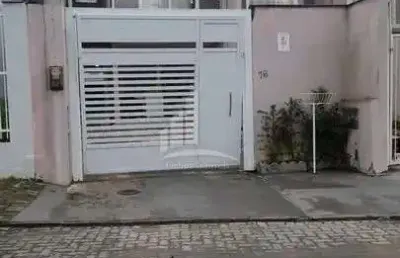 Sobrado geminado com 1 suíte + 2 quartos no petrópolis!