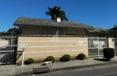Casa com 4 quartos à venda na Rua Quinze de Novembro, Vila Nova, Joinville