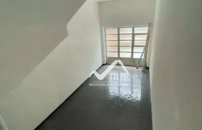 Sobrado isolado em excelente localização. 168m² de área útil.