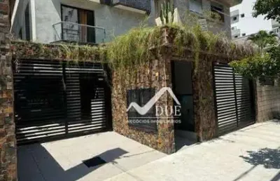 Sobrado de vila, excelente localização,dois quartos com suítes, sala com lavabo