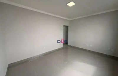 Apartamento impecável, no canal 6 de frente, 2° andar com sacadinha. 2 quartos sendo 1 suite e vaga