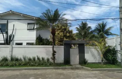Vendo linda casa em vargem grande condomínio fechado.