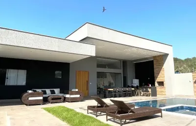 Vendo belíssima casa linear contemporânea em vargem grande rj