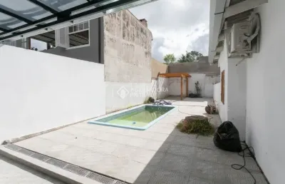 Casa 2 andares no bairro são joão, próximo à benjamin cosntant.